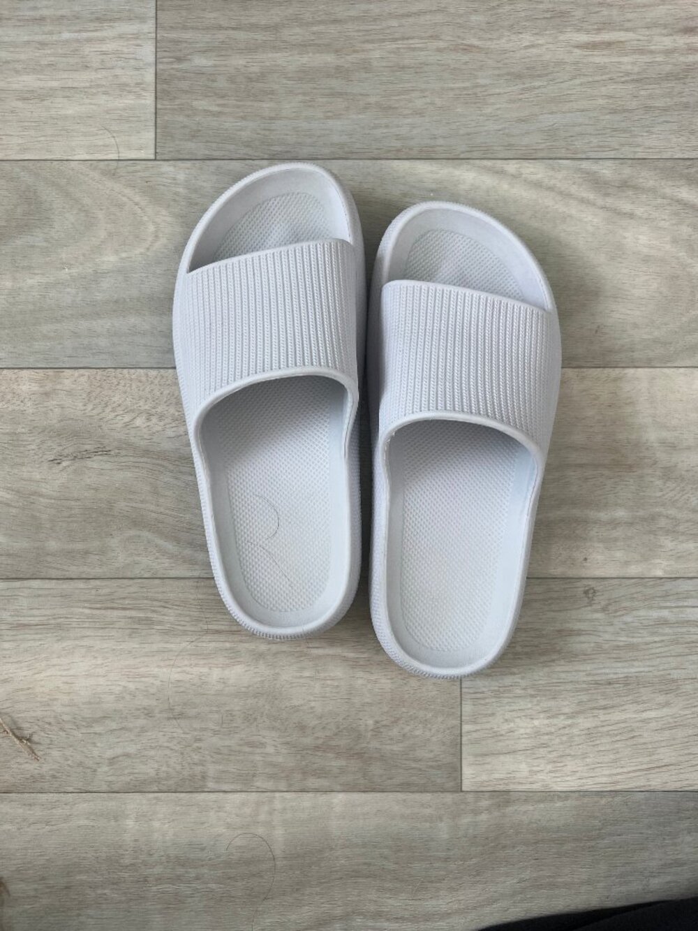 UNKNOWN BRAND- Lavender Women's Slides- Size 7-8